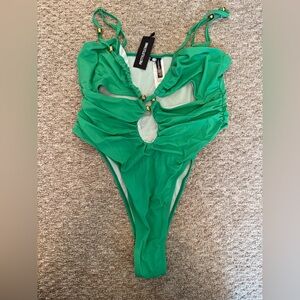 🛍️🛍️Pretty little thing swimsuit